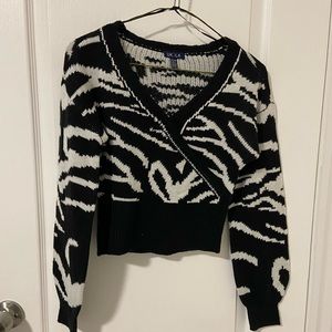 NWT Cropped knit v-neck sweater in XS